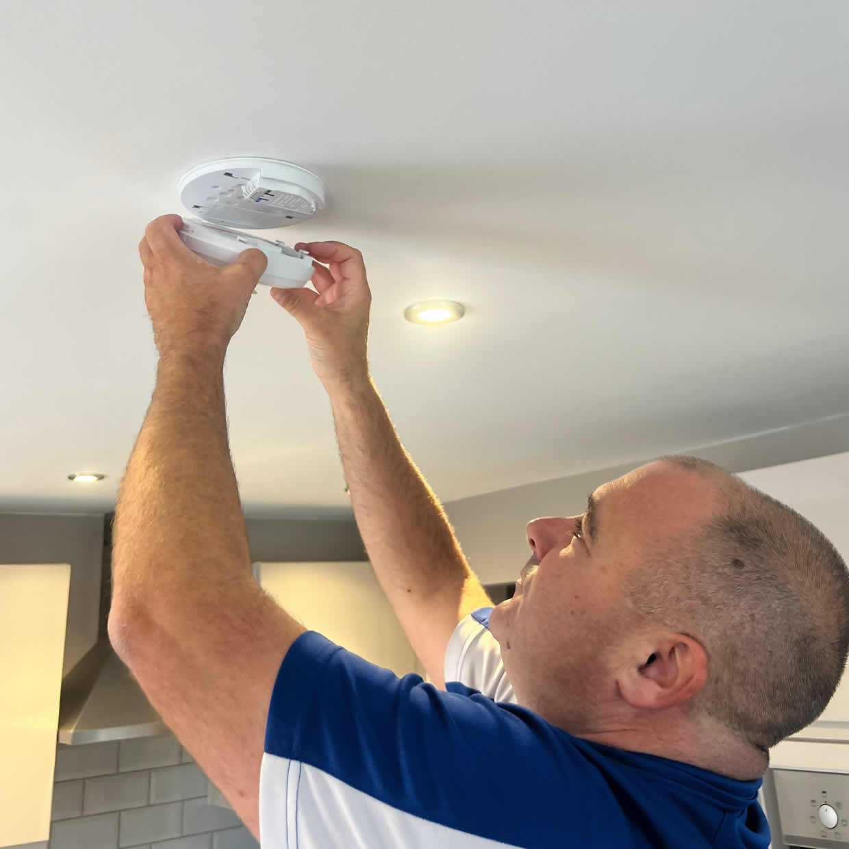 Local smoke alarm installer covering Harlow